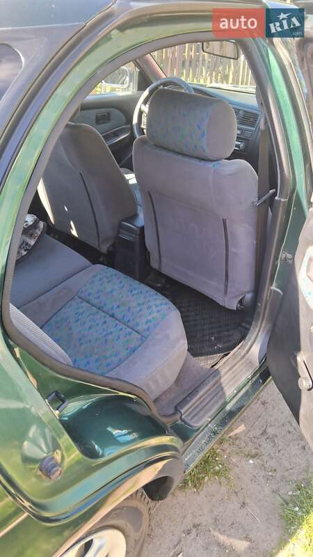 Хэтчбек Nissan Almera 1997 в Славуте