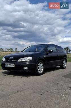 Хэтчбек Nissan Almera 2000 в 