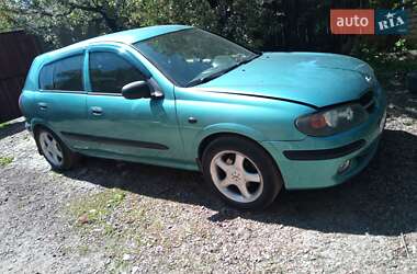 Хэтчбек Nissan Almera 2000 в 