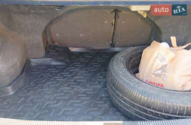 Седан Nissan Almera 2004 в 