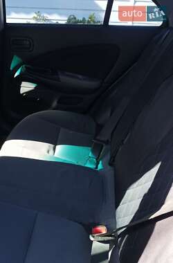 Седан Nissan Almera 2004 в 