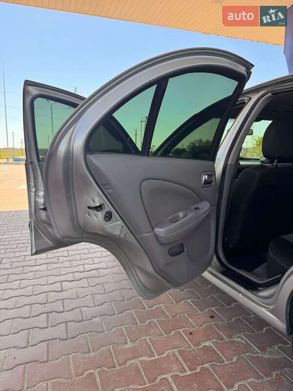 Седан Nissan Almera 2003 в Ізмаїлі фото 14 Седан Nissan Almera 2003 в Ізмаїлі
