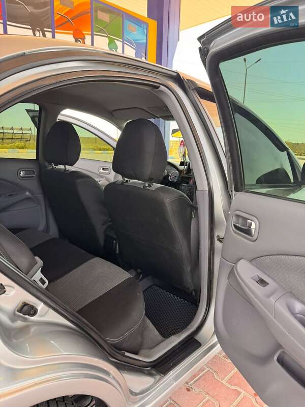Седан Nissan Almera 2003 в Ізмаїлі фото 24 Седан Nissan Almera 2003 в Ізмаїлі
