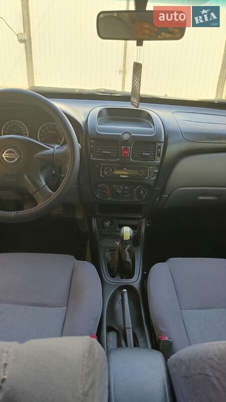 Хетчбек Nissan Almera 2003 в Кременчуці