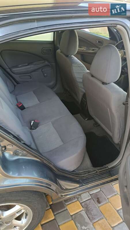 Хетчбек Nissan Almera 2003 в Кременчуці