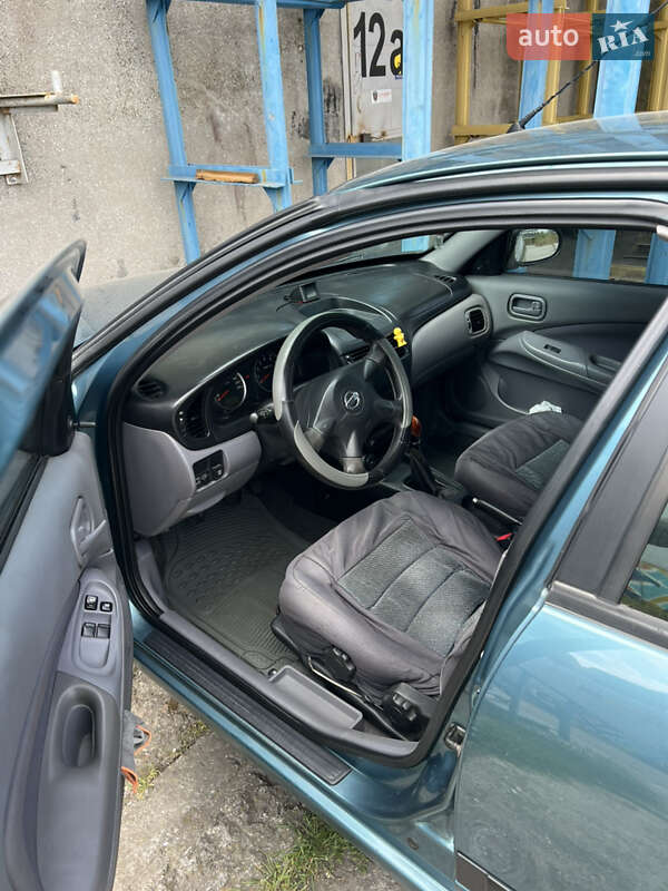 Хэтчбек Nissan Almera 2002 в Одессе