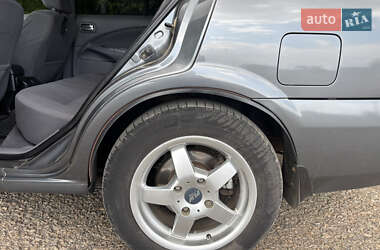 Седан Nissan Almera 2003 в 