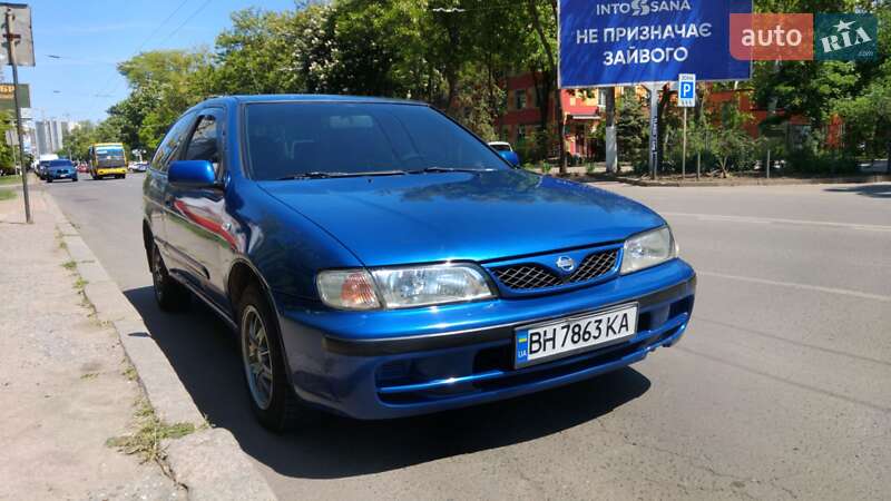 Хэтчбек Nissan Almera 1998 в 