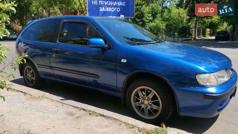 Хэтчбек Nissan Almera 1998 в Одессе