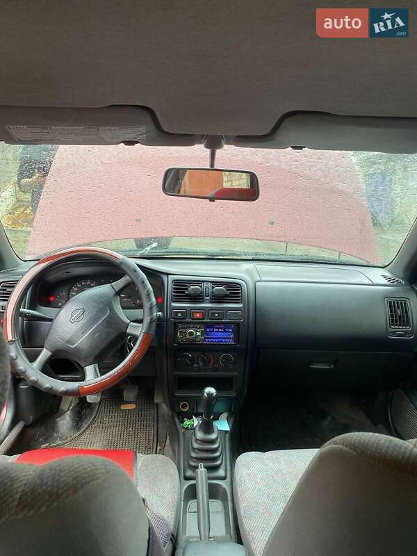 Хетчбек Nissan Almera 1997 в 