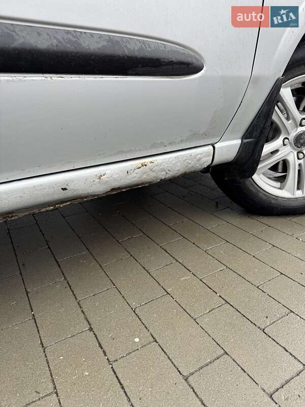 Седан Nissan Almera 2002 в Вінниці