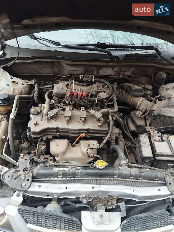 Хетчбек Nissan Almera 2003 в Чернівцях