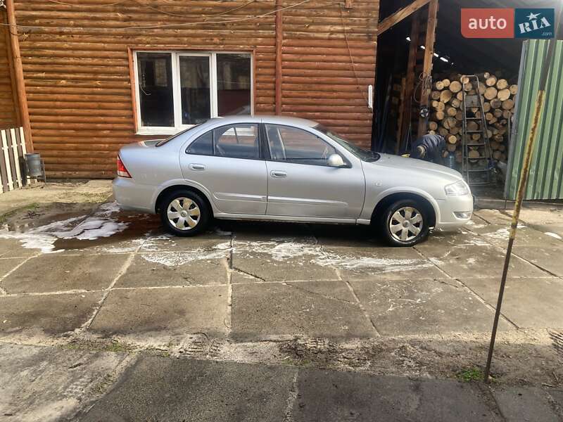 Седан Nissan Almera 2012 в Вишгороді