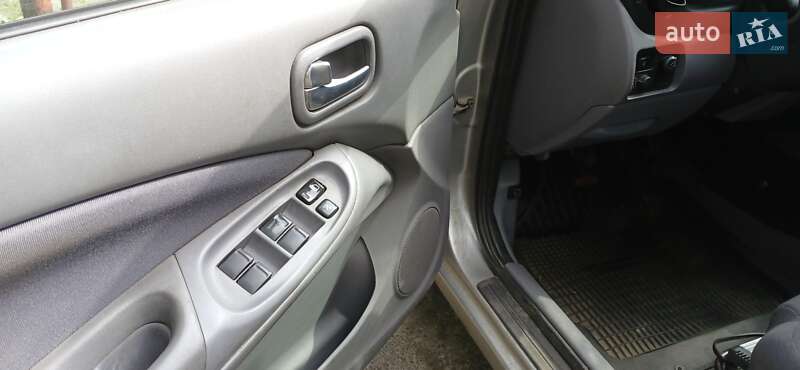 Седан Nissan Almera 2003 в Киеве фото 6 Седан Nissan Almera 2003 в Киеве