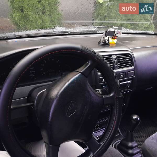 Седан Nissan Almera 1997 в Вишневом