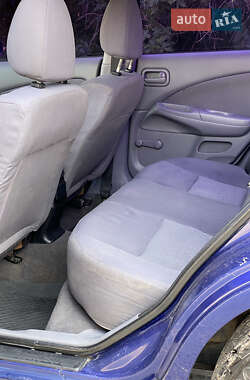 Седан Nissan Almera 2004 в 