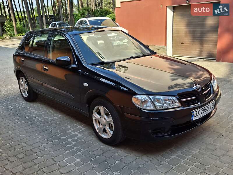 Хетчбек Nissan Almera 2000 в Славуті