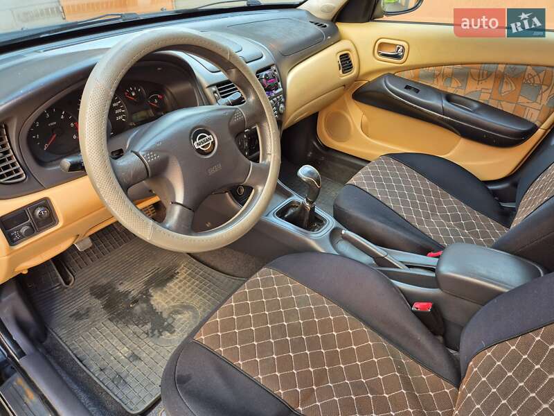 Хетчбек Nissan Almera 2000 в Славуті