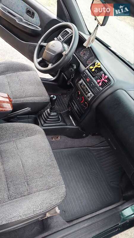 Хэтчбек Nissan Almera 1998 в Кропивницком