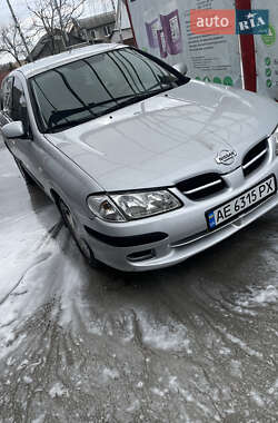 Хэтчбек Nissan Almera 2000 в Новомосковске