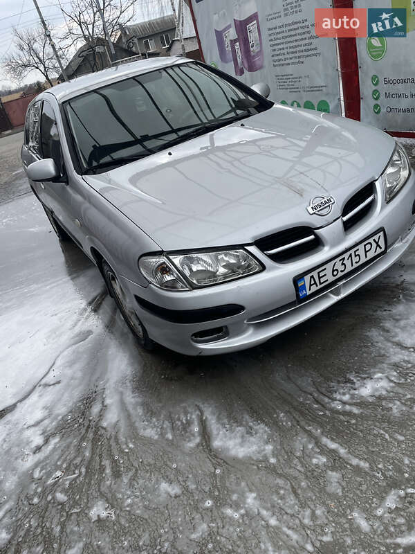 Nissan Almera 2000