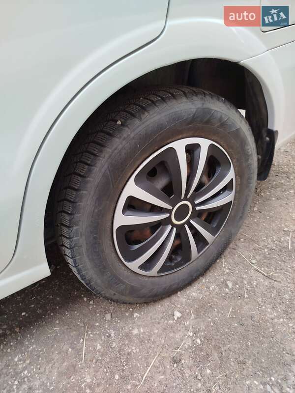 Седан Nissan Almera 2012 в Могилев-Подольске