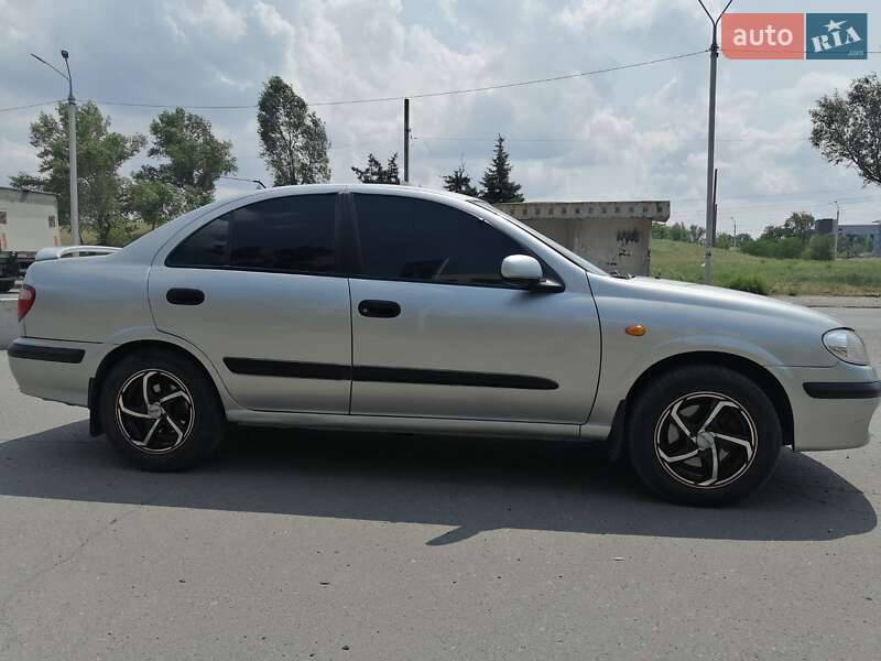 Седан Nissan Almera 2001 в Днепре