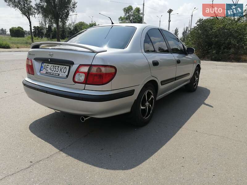 Седан Nissan Almera 2001 в Днепре