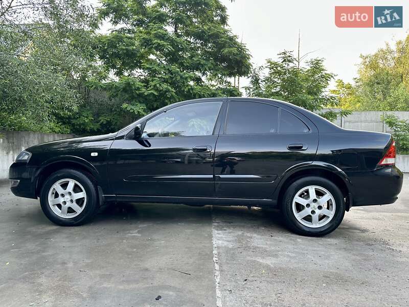 Седан Nissan Almera 2012 в Києві