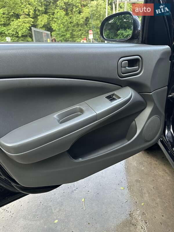 Седан Nissan Almera 2012 в Києві