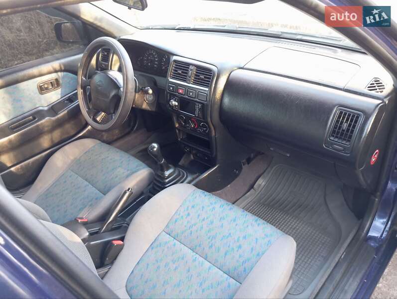 Седан Nissan Almera 1998 в Дубно