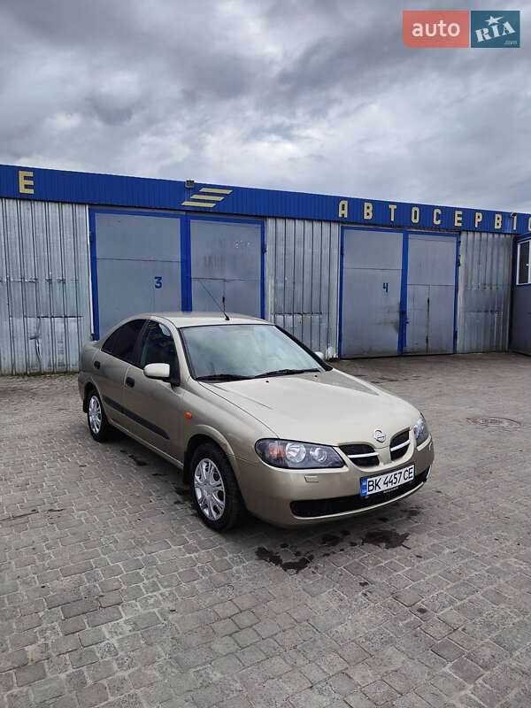 Nissan Almera 2004