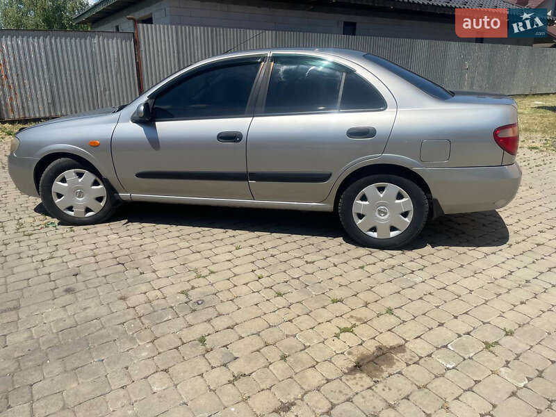 Седан Nissan Almera 2005 в Мукачевому