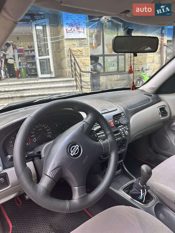 Хэтчбек Nissan Almera 2001 в Ивано-Франковске