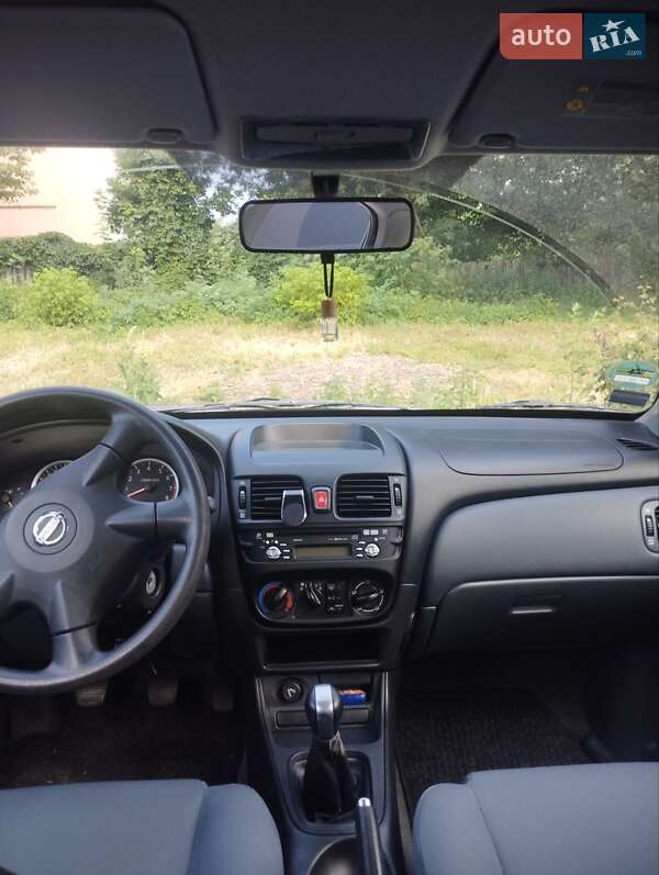 Хетчбек Nissan Almera 2006 в Житомирі