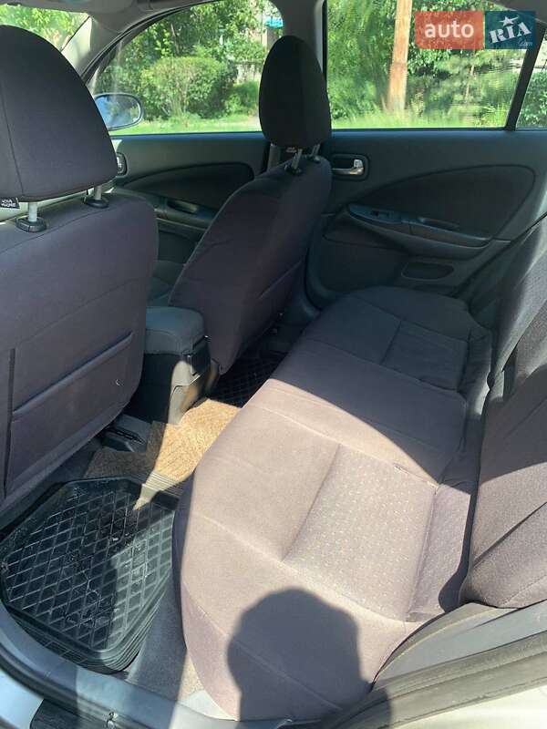 Седан Nissan Almera 2005 в Харькове