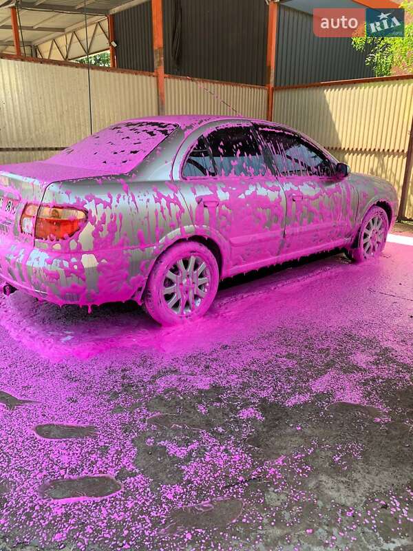 Седан Nissan Almera 2005 в Харькове