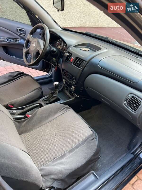 Седан Nissan Almera 2004 в Ивано-Франковске