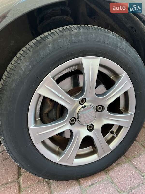Седан Nissan Almera 2004 в Ивано-Франковске