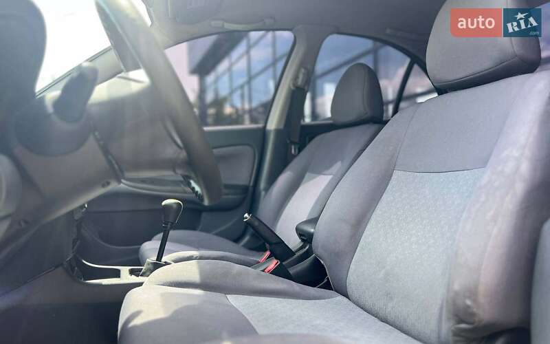 Седан Nissan Almera 2004 в Ивано-Франковске