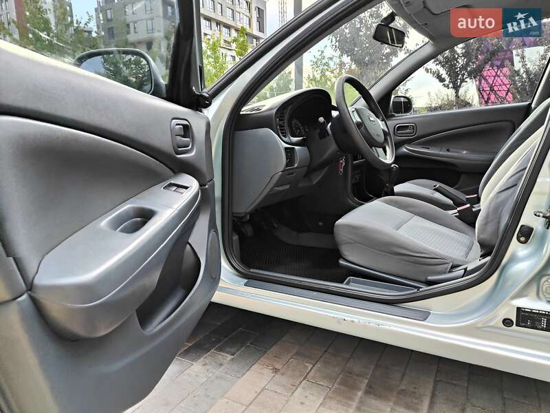 Седан Nissan Almera 2007 в Киеве
