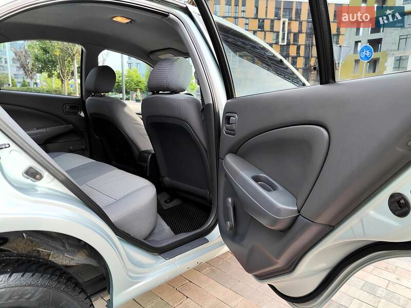 Седан Nissan Almera 2007 в Киеве