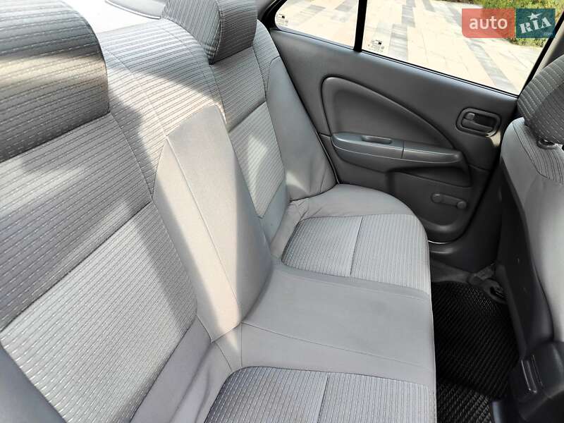 Седан Nissan Almera 2007 в Киеве