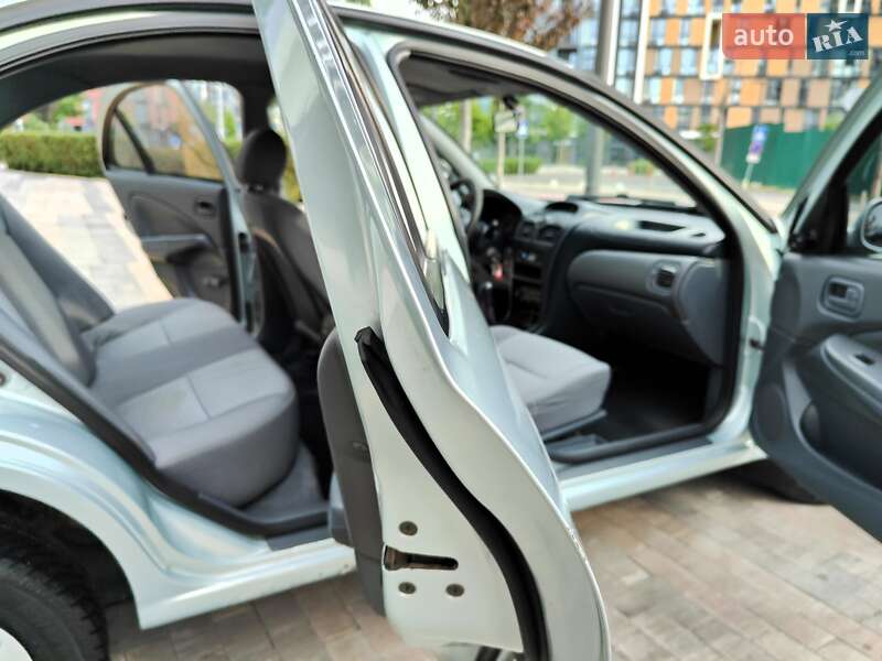Седан Nissan Almera 2007 в Киеве