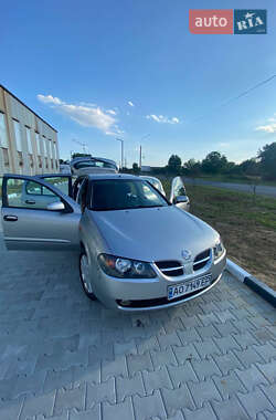 Хэтчбек Nissan Almera 2003 в Ужгороде