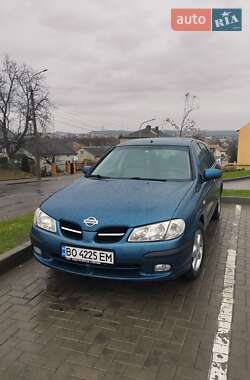 Хэтчбек Nissan Almera 2002 в Зборове