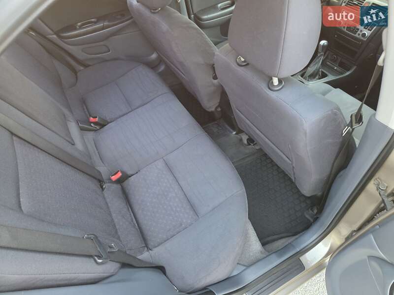 Седан Nissan Almera 2005 в Каменском