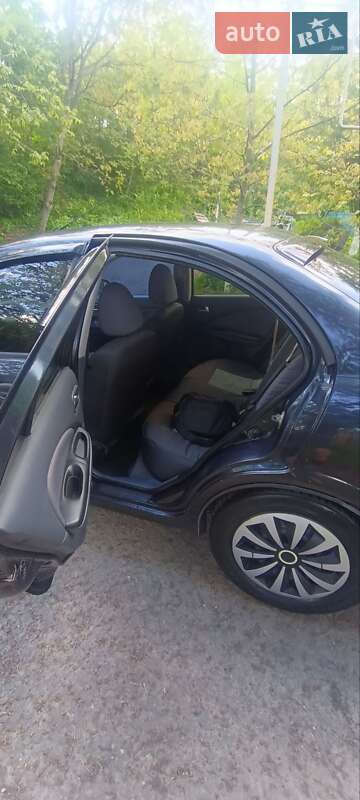 Седан Nissan Almera 2004 в Вінниці