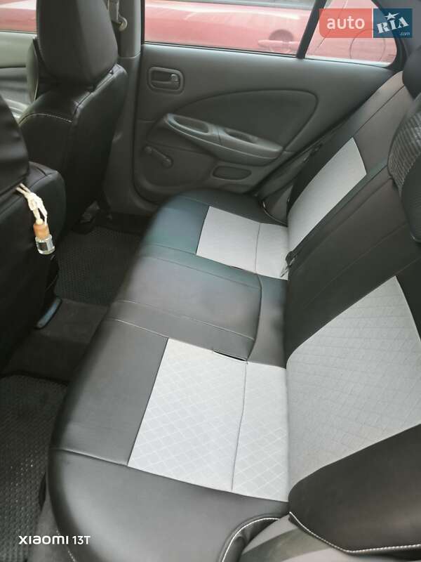 Седан Nissan Almera 2003 в Одессе