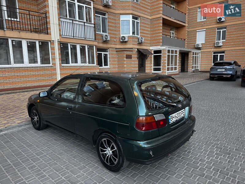Хэтчбек Nissan Almera 1995 в Одессе